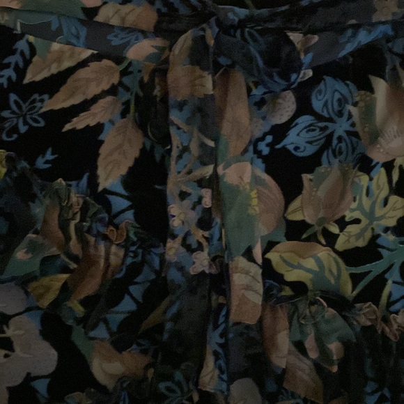 Chelsea & Violet velour floral reflects skirt size medium - Picture 5 of 9